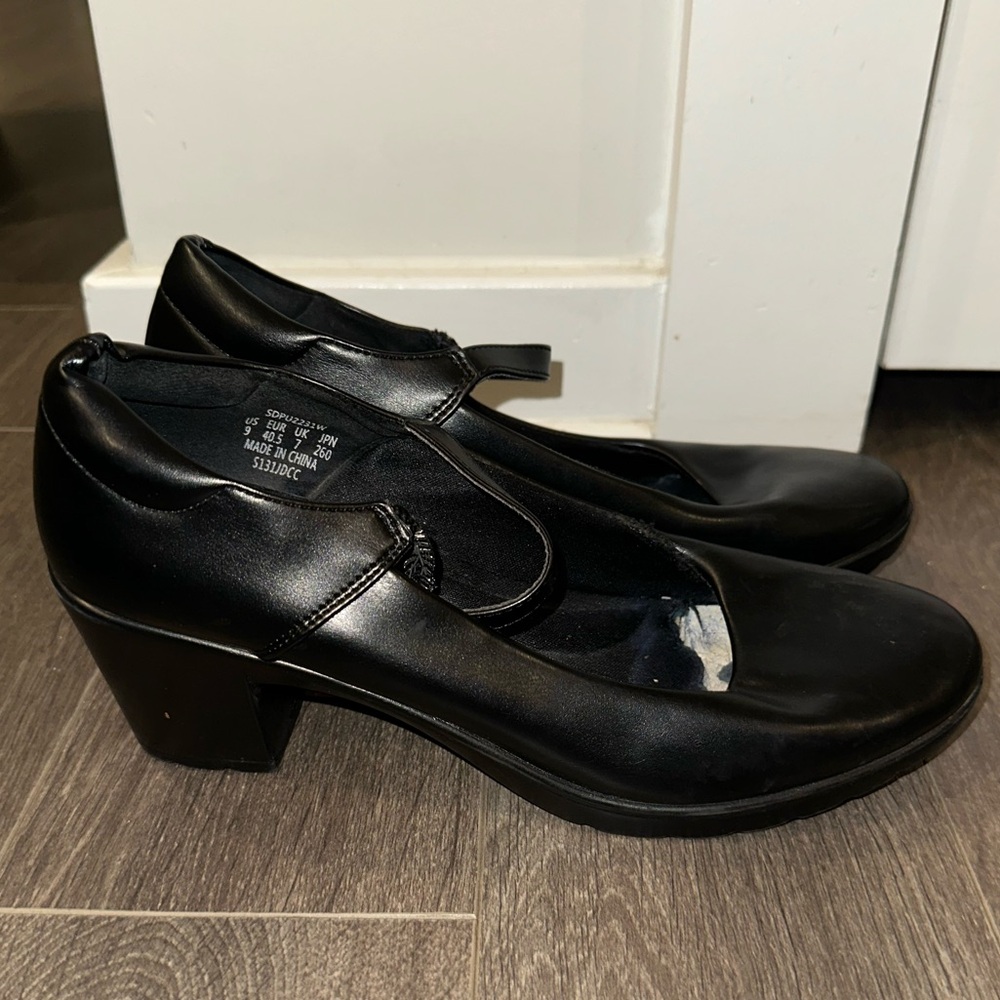 Dream Pairs heels
